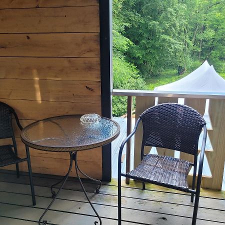 Whisperin' Pines Chalet Cooperstown Rum bild