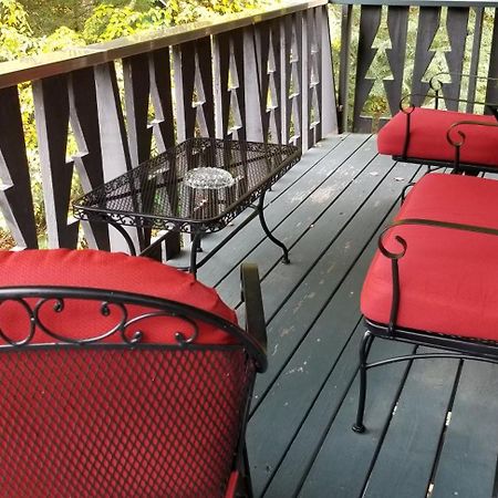 Whisperin' Pines Chalet Cooperstown Rum bild